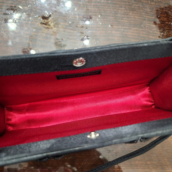 👸👜 Victoria's Secret Formal Wrist Purse with snap closure - Picture 5 of 10